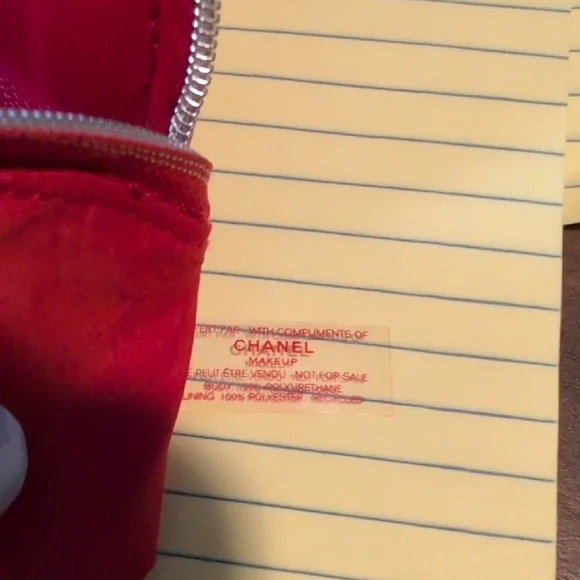 CHANEL Red Cosmetic Bag Luxurious Minimalist Design - Picture 5 of 8